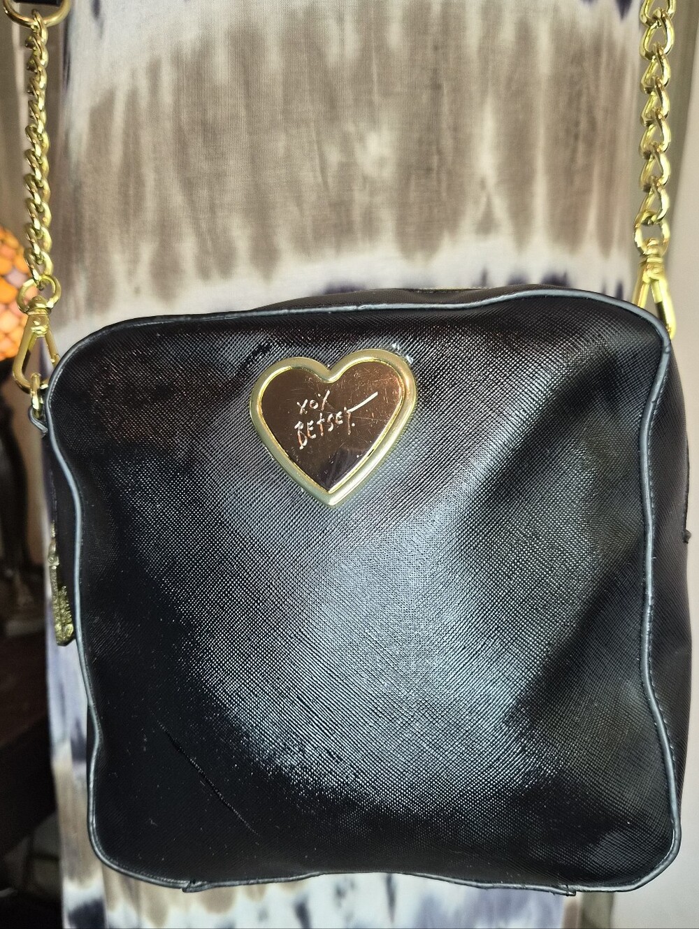 Betsey Johnson Black Crossbody Bag w/ Gold Chain & Heart Accents #0320